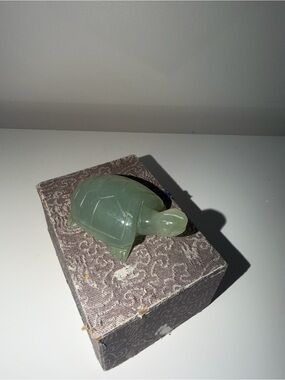 Green Jade Turtle Figurine - Decorative Reptile Accent